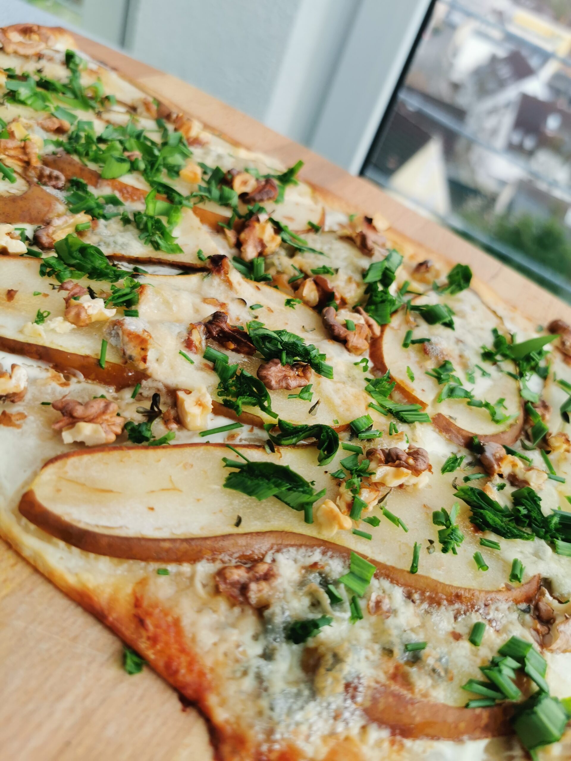 Gorgonzola-Birnen-Flammkuchen - Kochliebe