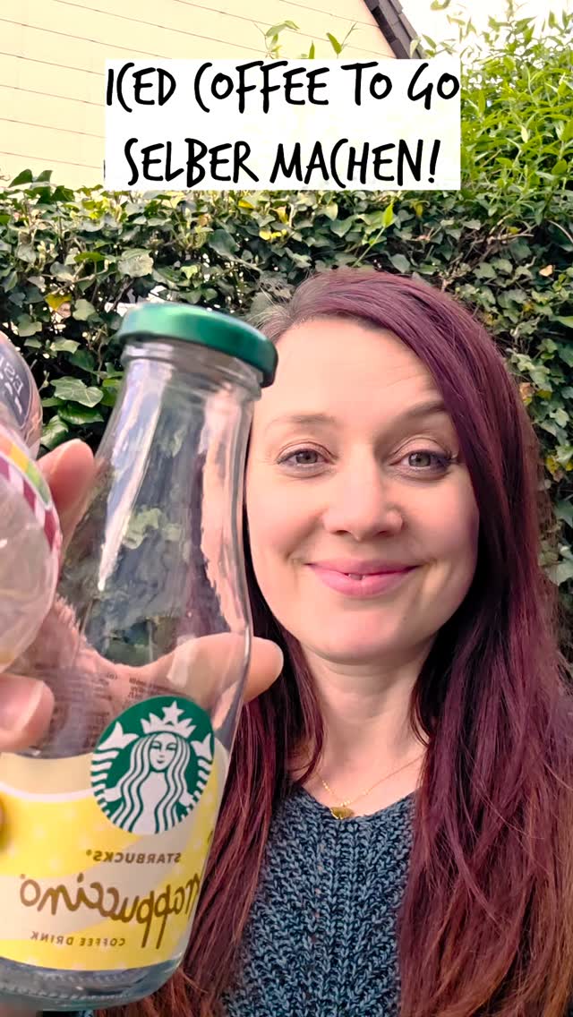 Ich wollte dieses Rezept eigentlich nicht mal posten, weil es sooo simpel ist – aber genau das macht es zum Gamechanger!
Warum kaufen, wenn man sich ganz easy Geld, Kalorien und Müll sparen kann?
Selbstgemachter Iced Coffee to go – super schnell, super lecker!
Du brauchst: – 5 Eiswürfel
– ca. 200 ml Kaffee (vorgekocht & eingefroren in Eiswürfelform)
– 200 ml fettarme Milch
– 2 EL Vanillesirup
– 2 EL Schokoladensirup
Und so geht’s:
Kaffee-Eiswürfel ins Glas geben, Milch drüber, Sirup dazu – shaken oder gut rühren. Fertig!
Perfekt für unterwegs oder den kleinen Energiekick zuhause!
Probier’s aus und sag mir, wie du’s findest!
#eiskaffee #eiskaffeetogo #kaffeeliebe #rezeptidee #mealprep #coffeelover #reelrezept #foodblogliebe #nachhaltigundlecker #kaloriensparen #selbermachenstattkaufen #einfachundlecker #kaffeegehtimmer #sommerdrink #reelstarter